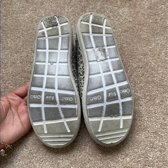 Toms - Picture 4 of 5